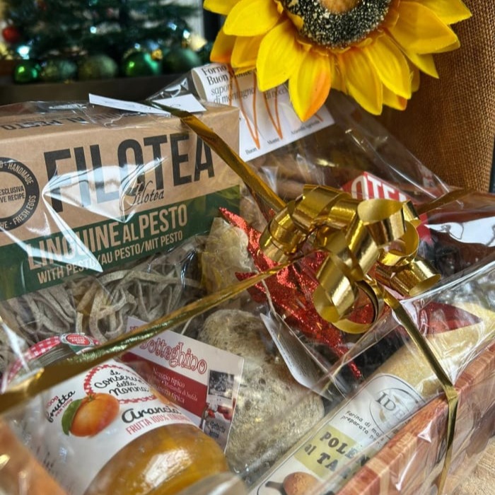 cesti con prodotti tipici di norcia amatrice grisciano