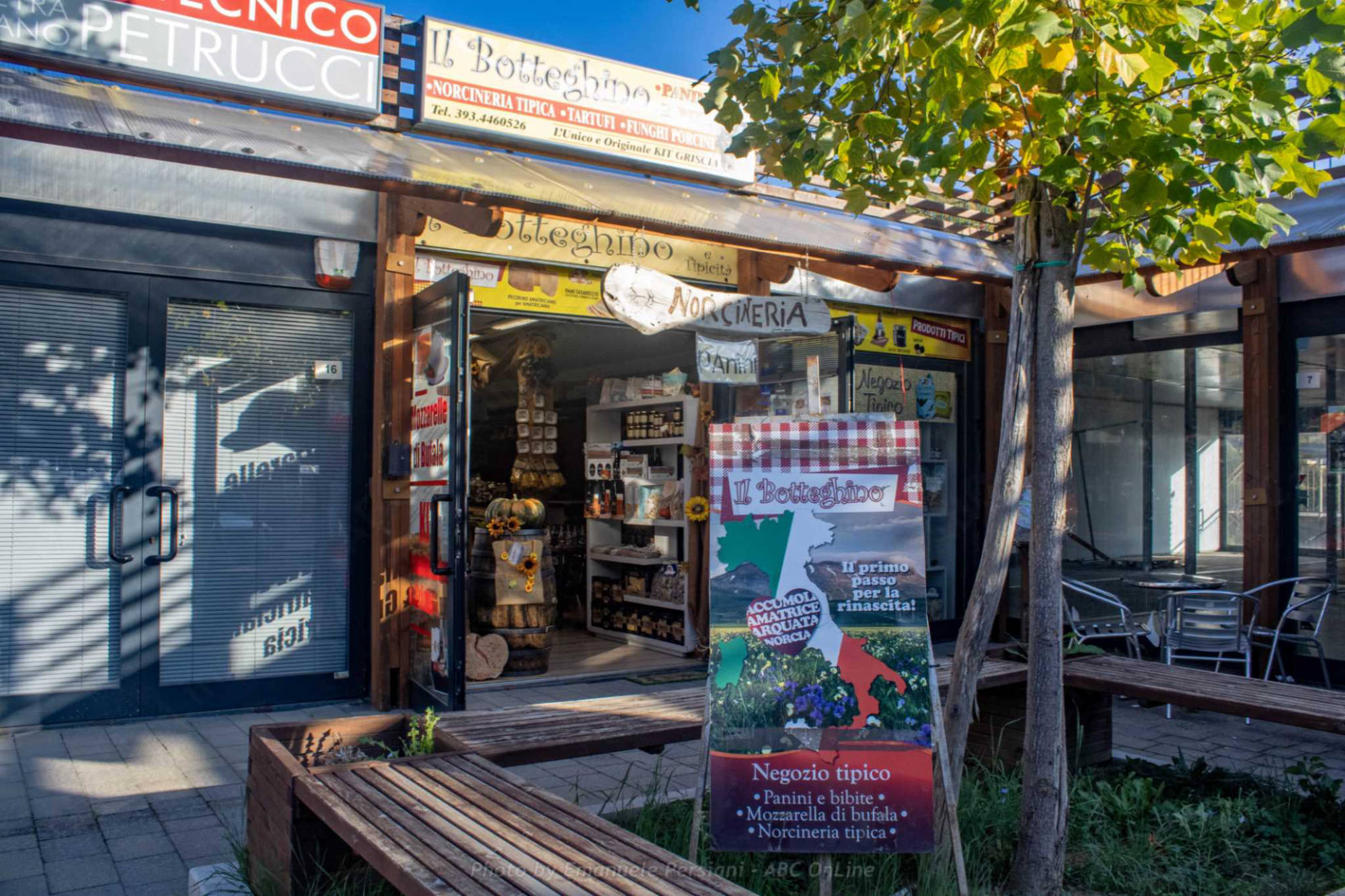 esterno negozio a Grisciano